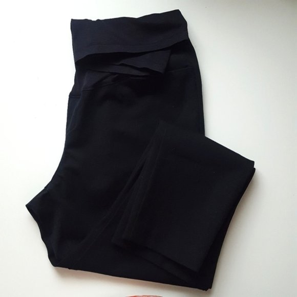 🦋 3/$25 Maternity Black Pixie Pants - Picture 1 of 5